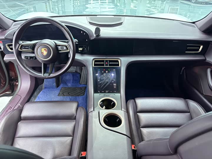 Porsche Taycan, 2022 — фото 8 из 9