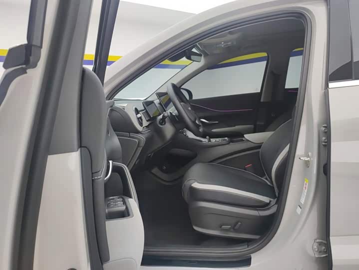 BYD Sea Lion 05 DM-i Hybrid, 2025 — фото 9 из 9