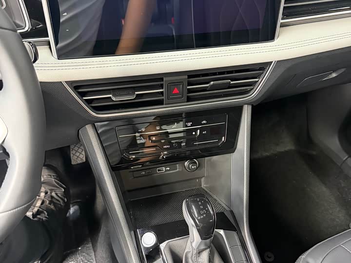 Volkswagen Tiguan L Pro, 2025 — фото 8 из 9