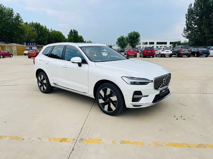 Volvo XC60 Hybrid, 2026 — фото 8 из 9