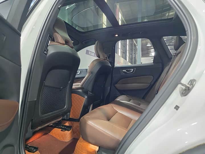 Volvo XC60, 2022 — фото 6 из 9