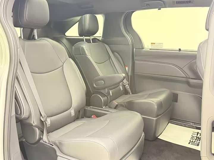Toyota Granvia, 2024 — фото 7 из 9