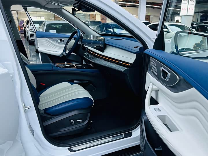 Exeed LX C-DM Hybrid, 2023 — фото 8 из 9