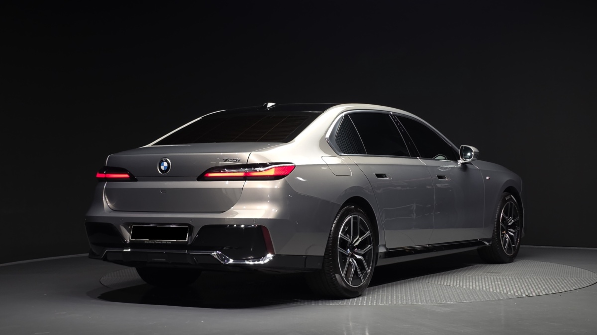 BMW 7 Series, 2023 — фото 2 из 12