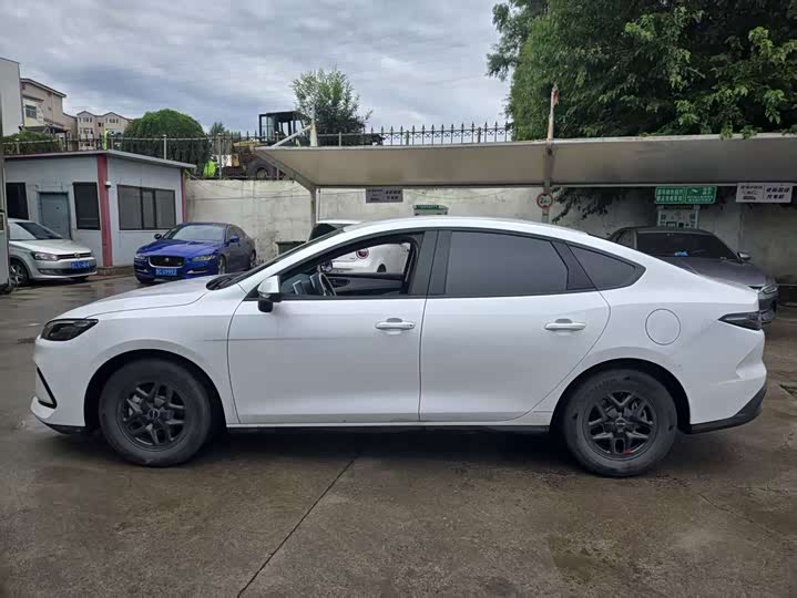 BYD Seal 05 DM-i Hybrid, 2025 — фото 3 из 9