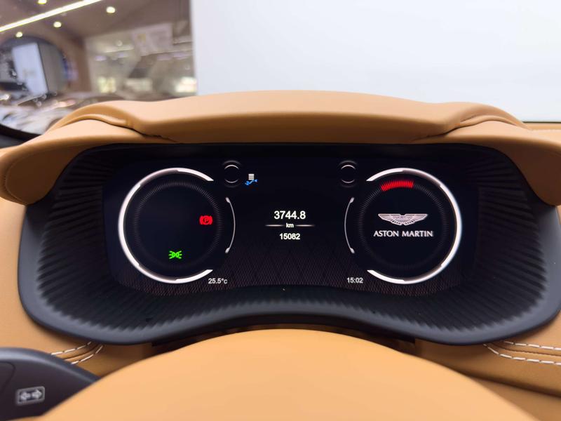 Aston Martin DBX, 2023 — фото 10 из 12