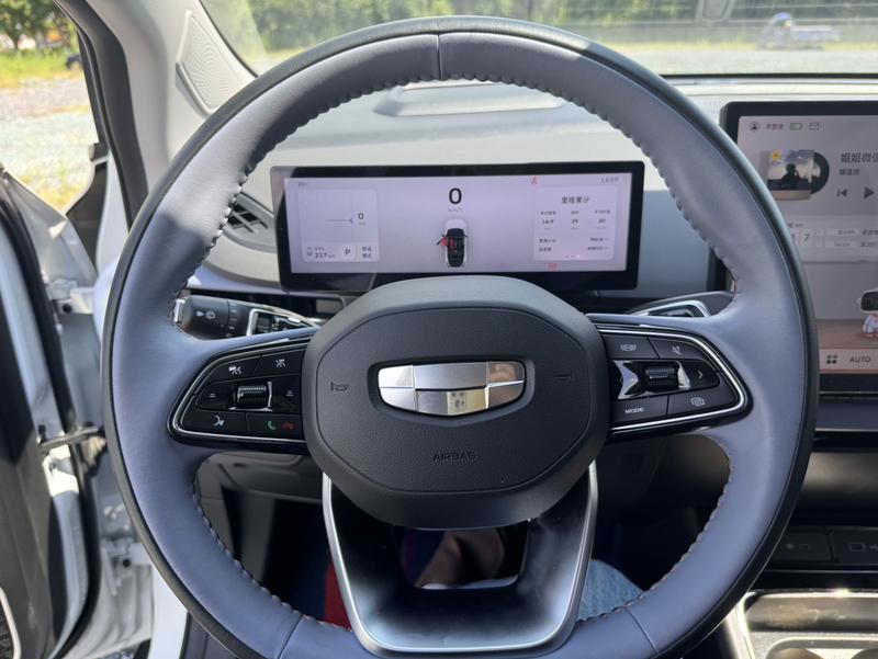 Geely Geometry M6, 2022 — фото 10 из 12