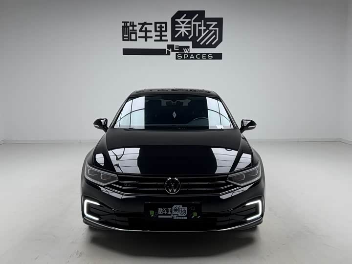 Volkswagen Magotan GTE Hybrid, 2022 — фото 2 из 9