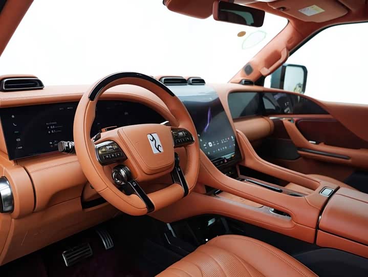 BYD Yangwang U8, 2024 — фото 7 из 9