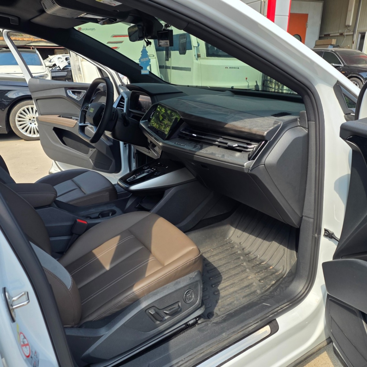 Audi Q4 e-tron, 2025 — фото 8 из 12