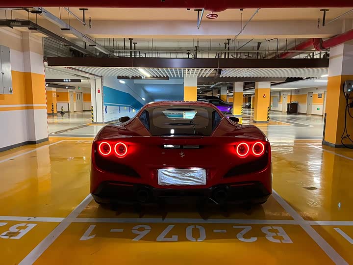 Ferrari F8, 2023 — фото 5 из 9