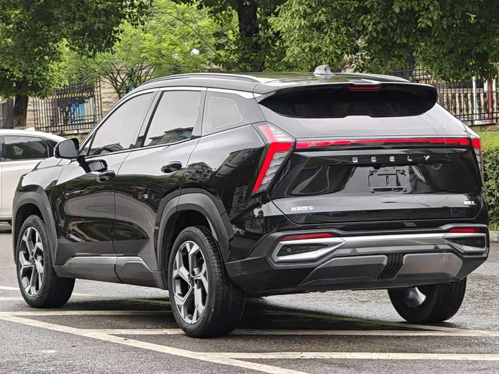 Geely Atlas L, 2023 — фото 8 из 9