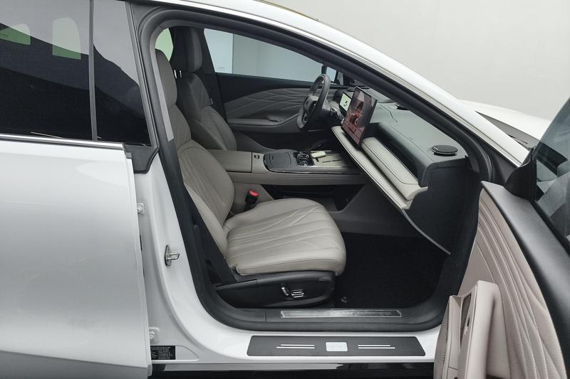 Geely Galaxy Starshine 8 EM-i, 2025 — фото 12 из 12