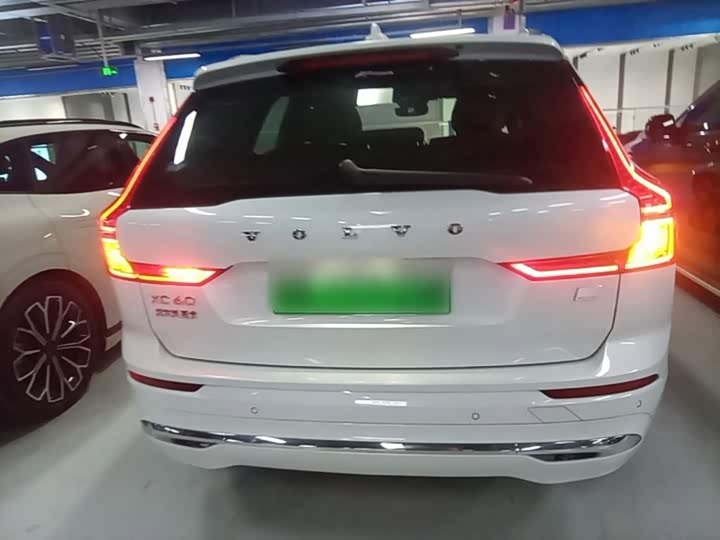 Volvo XC60 Hybrid, 2023 — фото 6 из 9