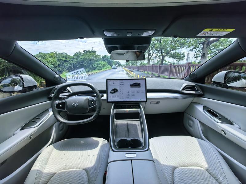 BAIC Arcfox Alpha S5, 2025 — фото 11 из 12