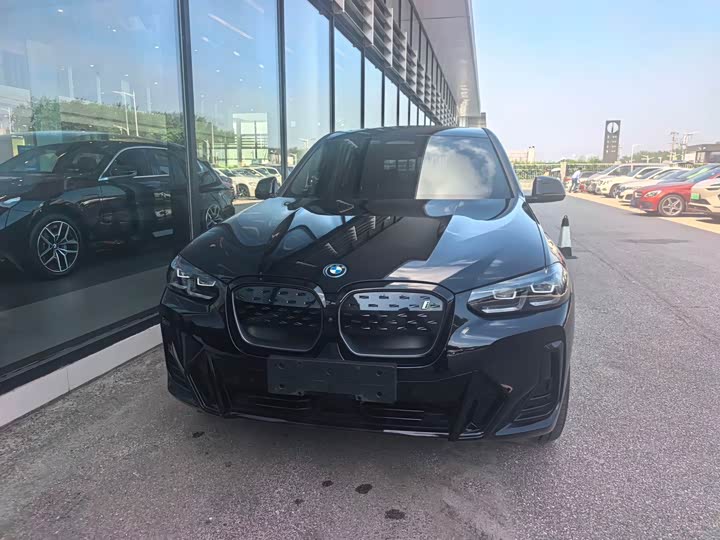 BMW iX3, 2025 — фото 5 из 9