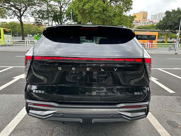 Geely Atlas L, 2024 — фото 5 из 9