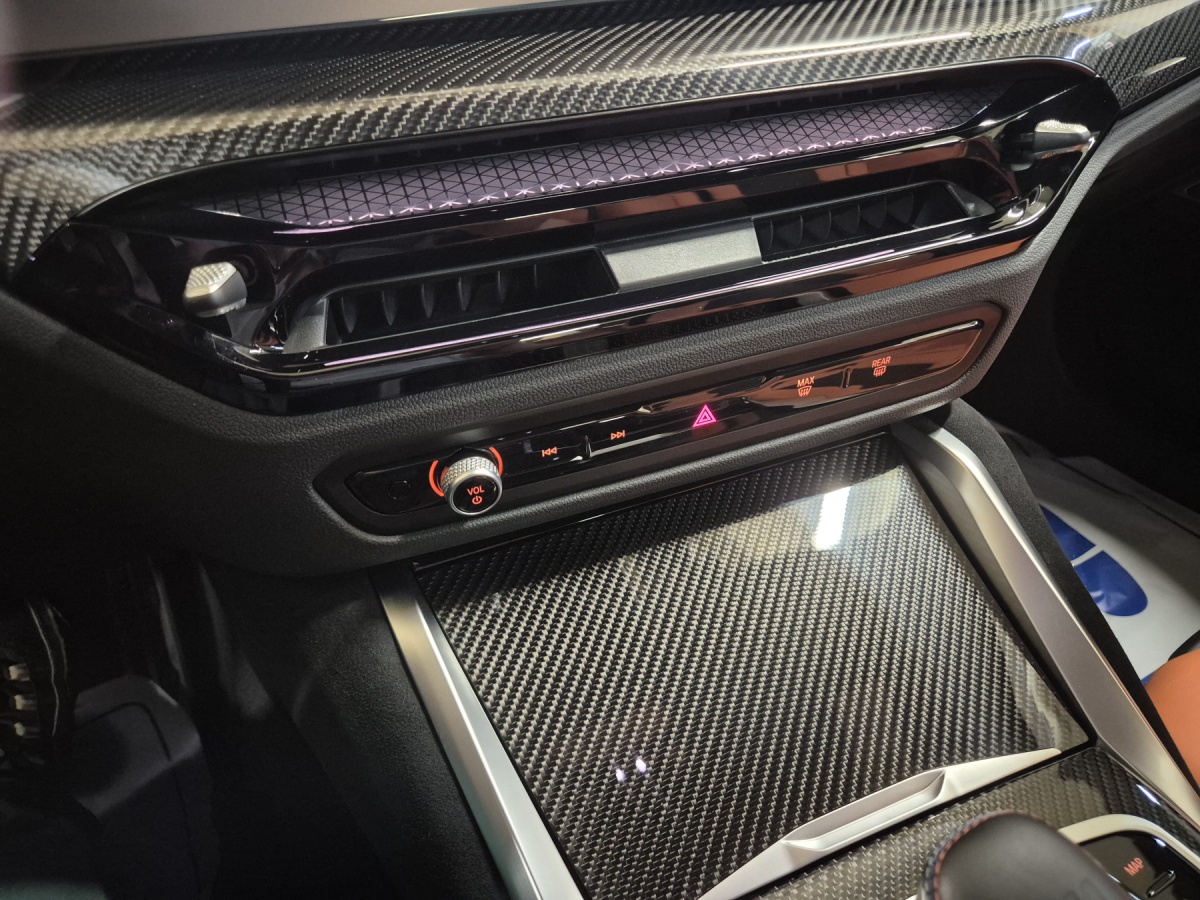 BMW M3, 2025 — фото 8 из 12