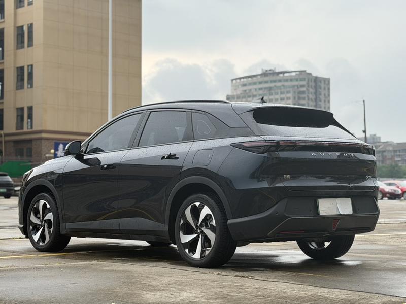 BAIC Arcfox Alpha T5, 2025 — фото 5 из 12
