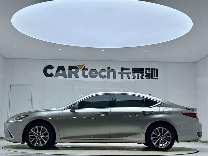 Lexus ES, 2023 — фото 7 из 9