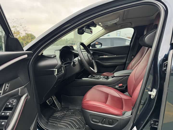 Mazda CX-30, 2022 — фото 7 из 9