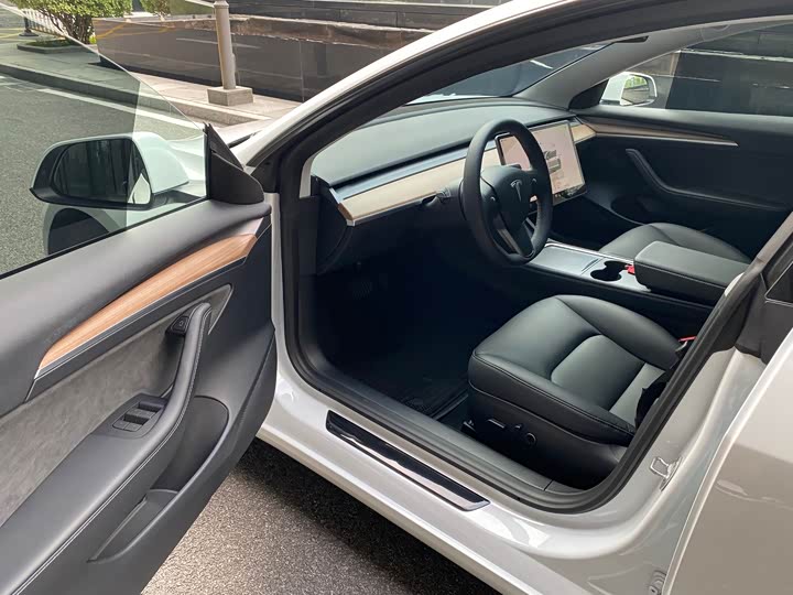 Tesla Model 3, 2023 — фото 7 из 9