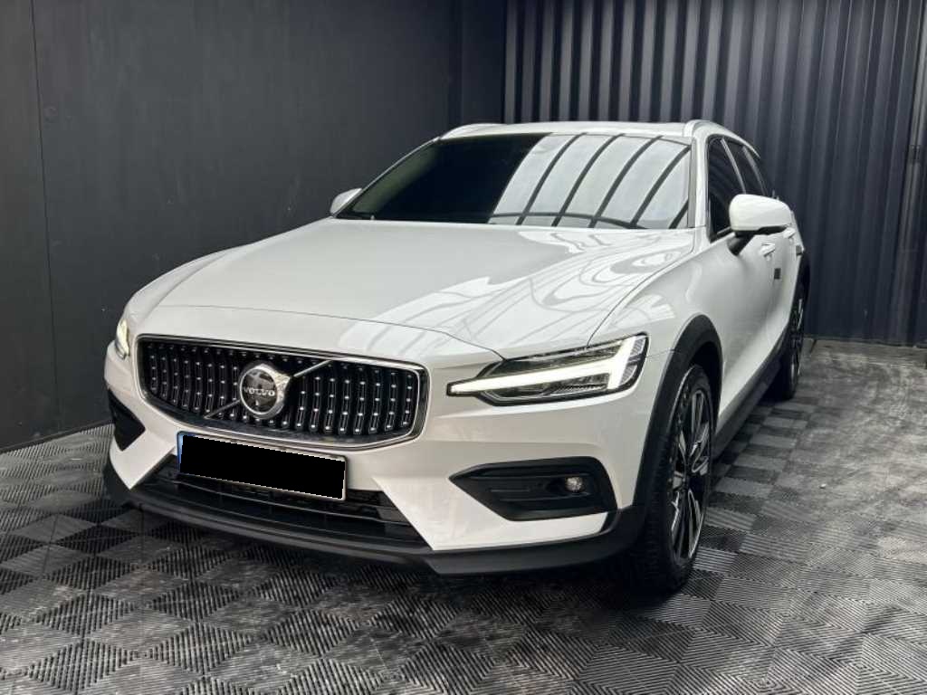 Volvo V60, 2022 — фото 2 из 12