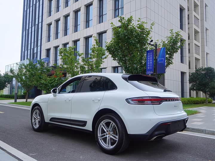 Porsche Macan, 2023 — фото 6 из 9