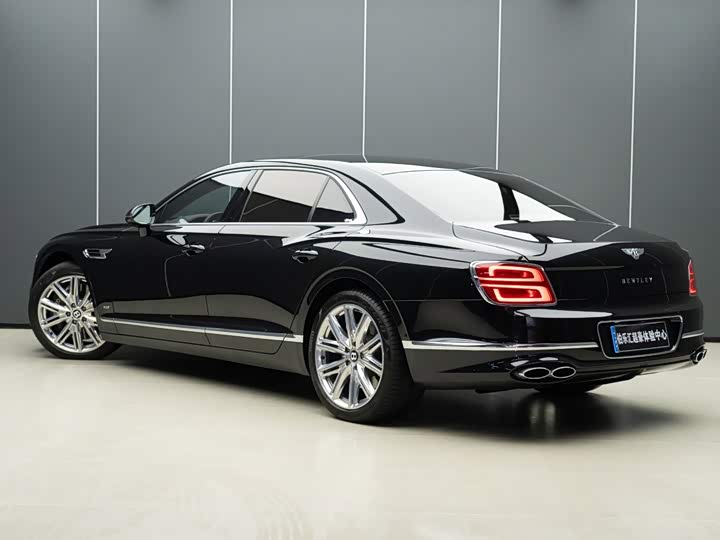 Bentley Flying Spur, 2022 — фото 3 из 9