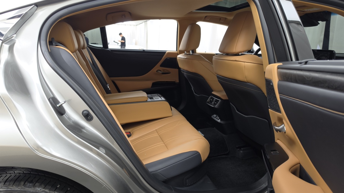 Lexus ES, 2023 — фото 11 из 12
