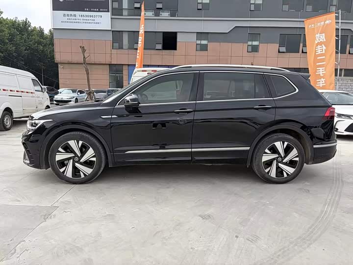 Volkswagen Tiguan L Pro, 2023 — фото 4 из 9