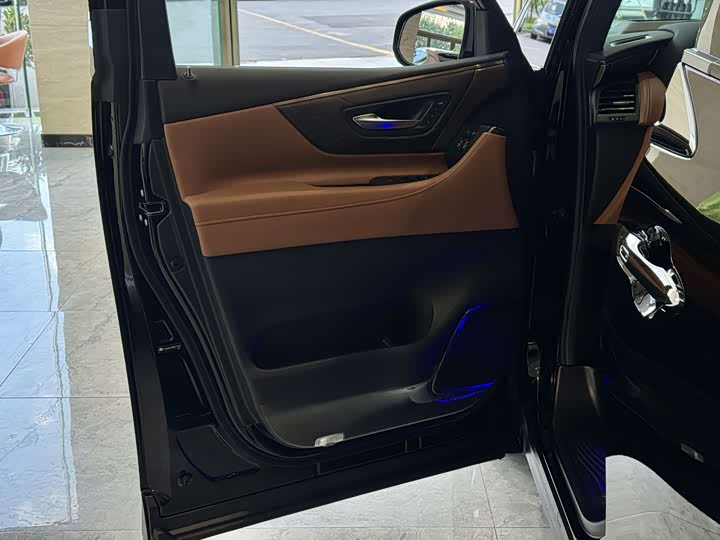 Toyota Alphard, 2024 — фото 6 из 9