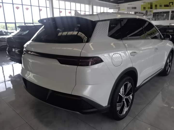 BYD Song Pro Hybrid, 2024 — фото 7 из 9
