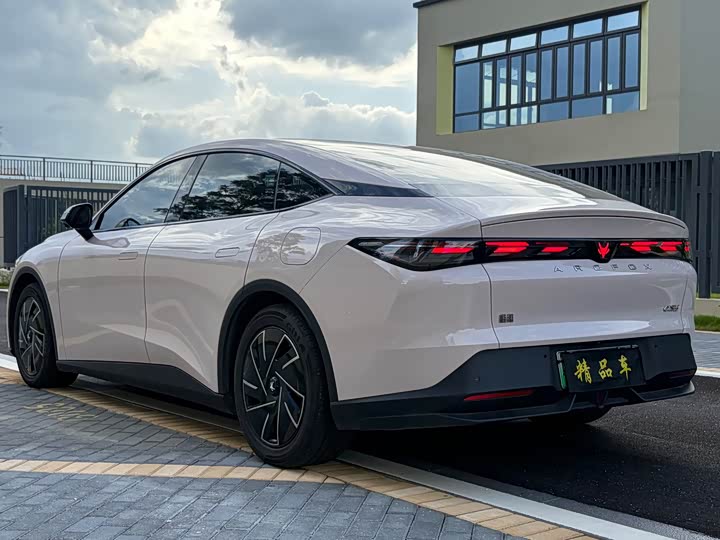 BAIC Arcfox Alpha S5, 2025 — фото 9 из 9