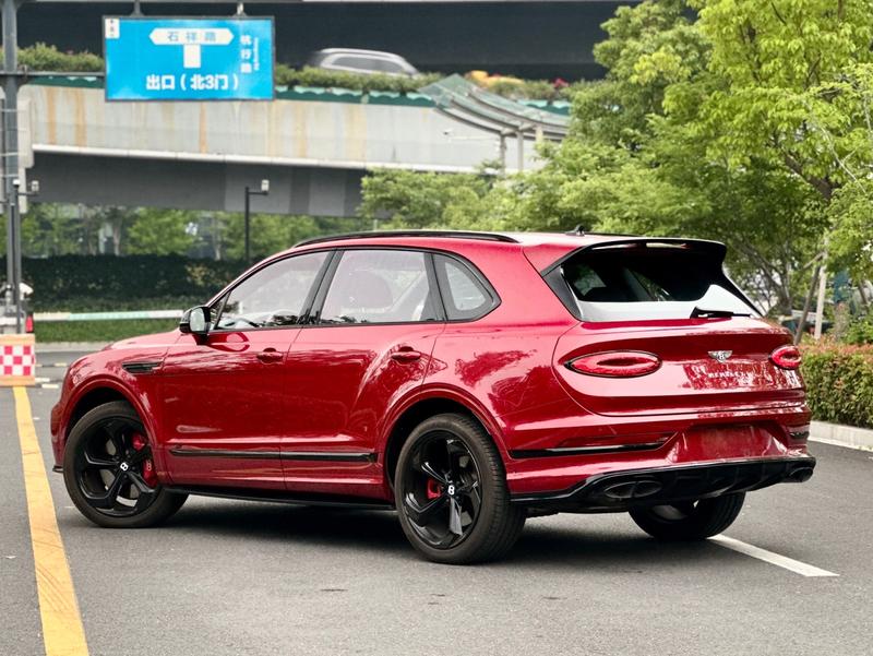 Bentley Bentayga, 2022 — фото 4 из 10