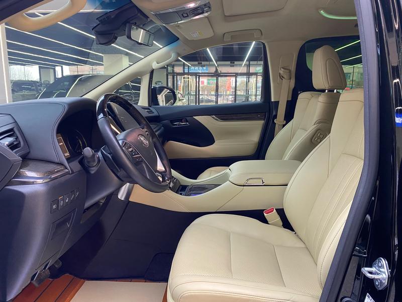 Toyota Vellfire, 2022 — фото 8 из 11