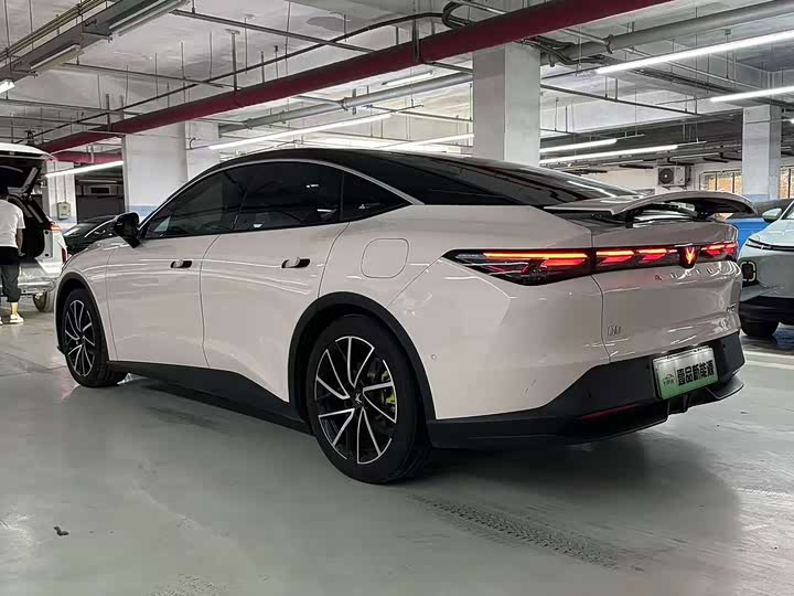 BAIC Arcfox Alpha S5, 2024 — фото 6 из 9