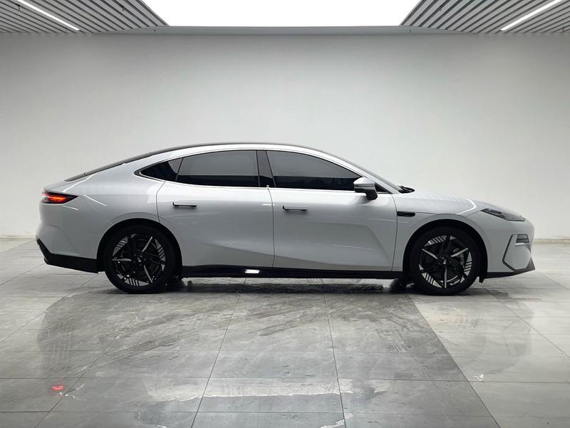 Geely Galaxy E8, 2024 — фото 6 из 11