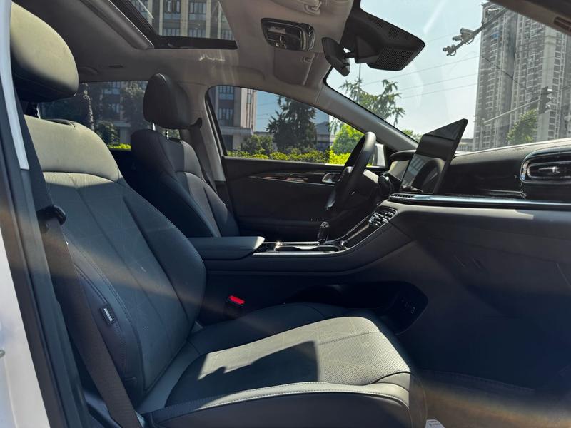 Geely Emgrand, 2025 — фото 12 из 12