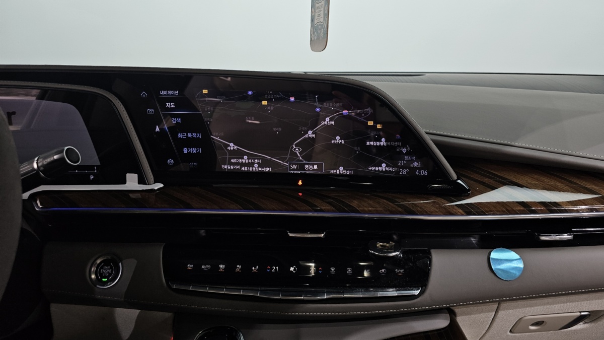 Cadillac Escalade, 2023 — фото 11 из 12