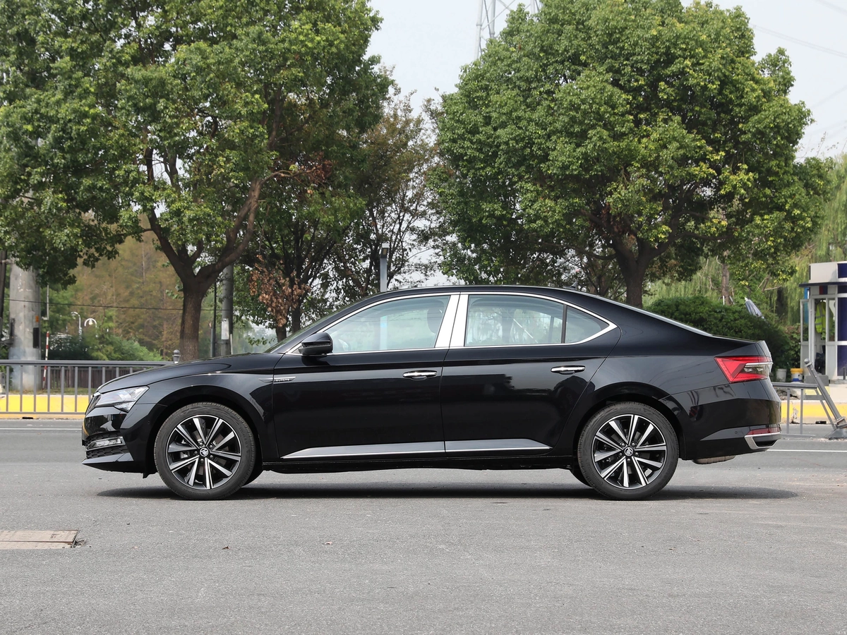 Skoda Superb, 2025 — фото 3 из 6