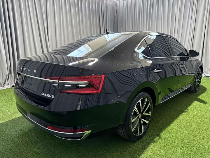 Skoda Superb, 2023 — фото 6 из 9