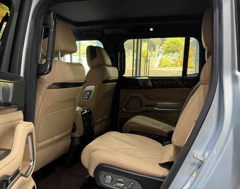 BYD FangChengBao Leopard 8, 2024 — фото 11 из 12