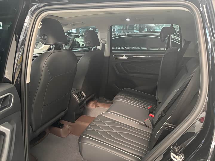 Volkswagen Tiguan L Pro, 2024 — фото 6 из 9