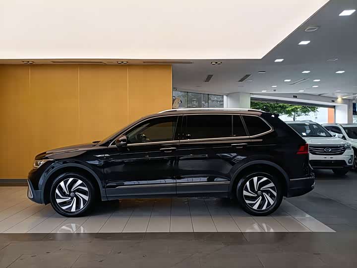 Volkswagen Tiguan L Pro, 2022 — фото 6 из 9