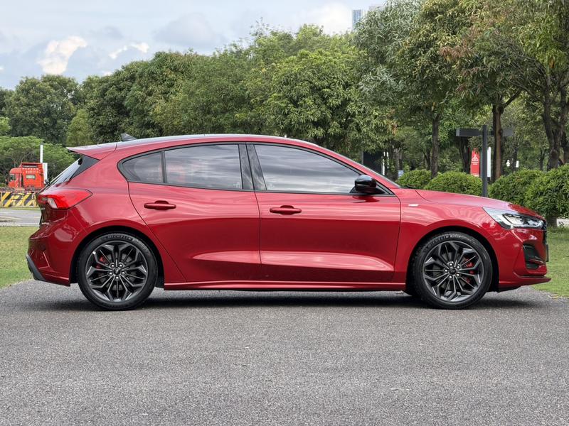 Ford Focus, 2022 — фото 8 из 12