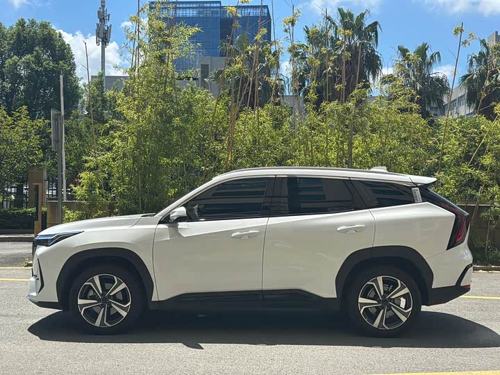 Geely Atlas L, 2025 — фото 7 из 9