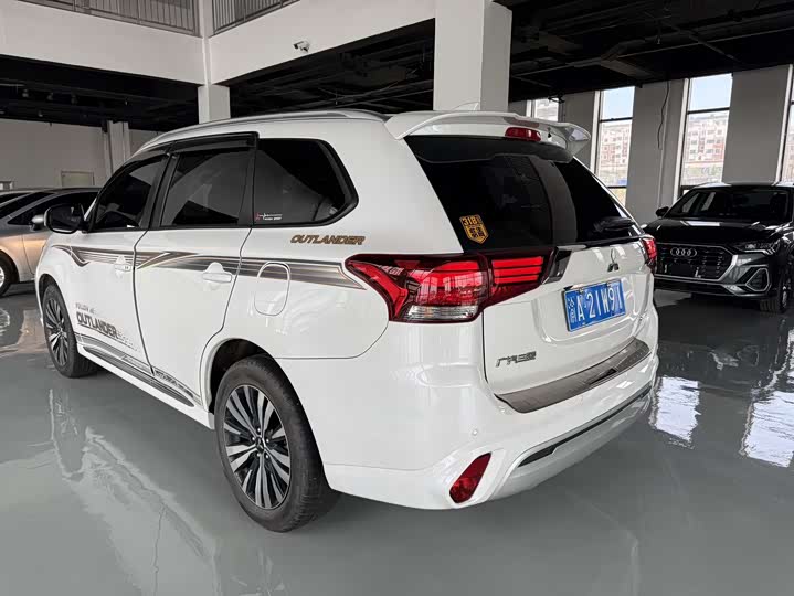 Mitsubishi Outlander, 2021 — фото 5 из 9