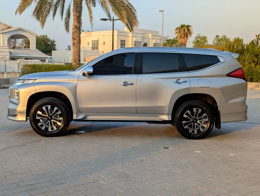 Mitsubishi Montero Sport, 2023 — фото 7 из 10