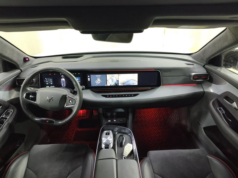 BAIC Arcfox Alpha S, 2023 — фото 8 из 11